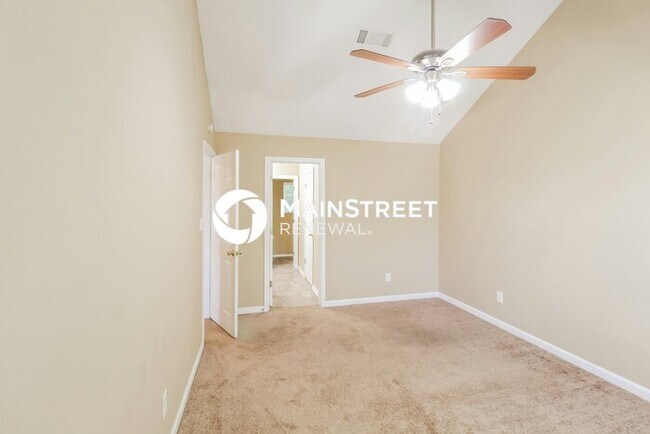 Building Photo - 4 Bedroom Pet-Friendly Home in Covington, GA with Main Street Renewal