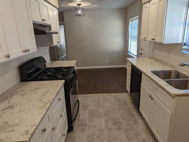 Building Photo - 5622 Elmlawn Dr