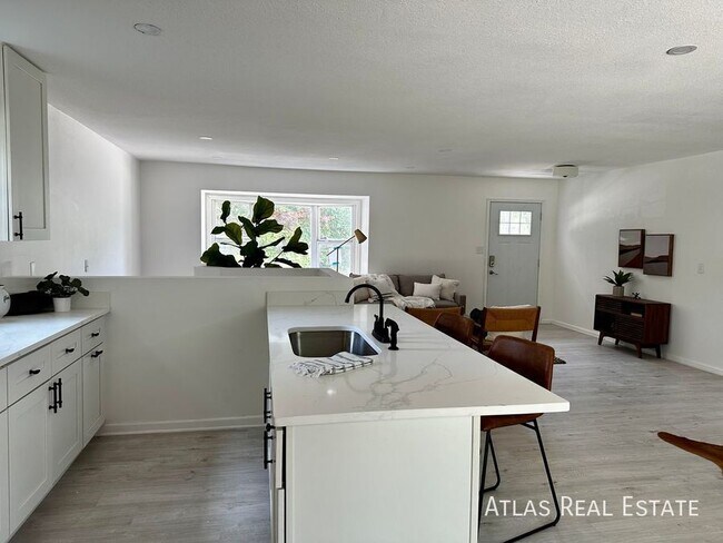 Foto del edificio - 909 NW Oxford Dr