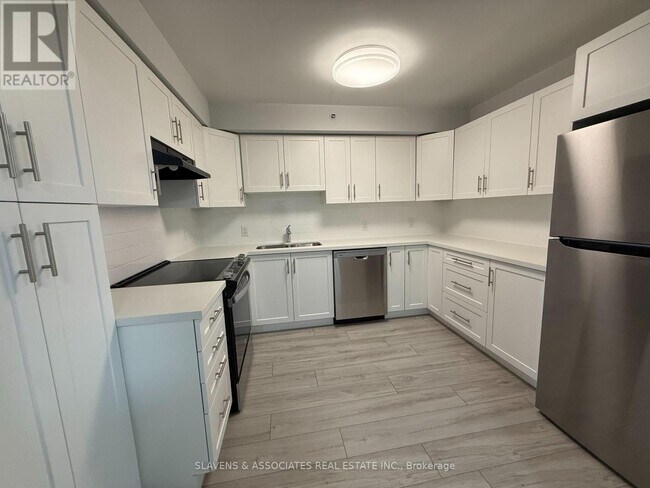 Building Photo - 2 Neptune Dr