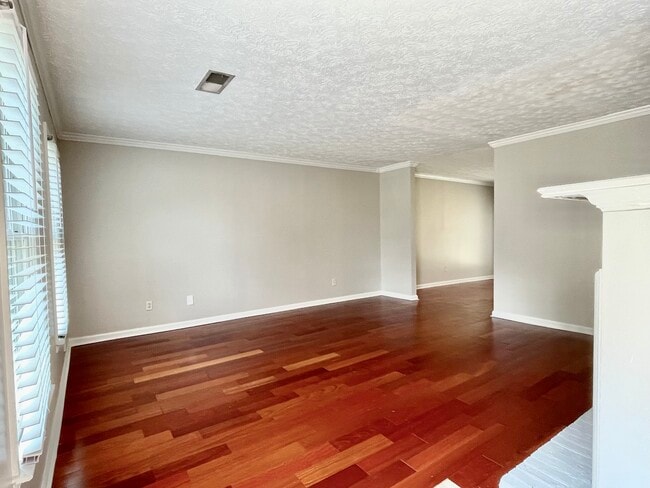 Photo - 317 Timber Creek Ln SW House