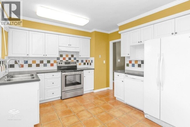 Building Photo - 5311-539A 9a Ave