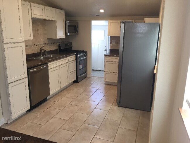 Foto del edificio - 538 W Corona Ave