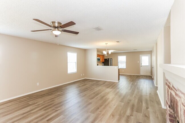 Foto del edificio - 8761 Stonebriar Ln