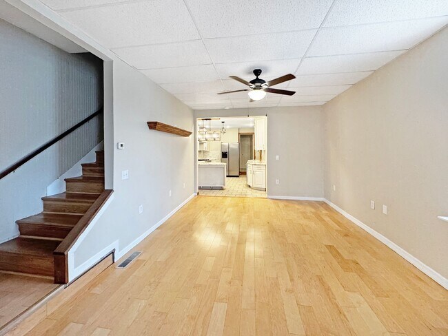 Foto del edificio - Cozy Vibes, 2 bedroom duplex, pet friendly!!!!