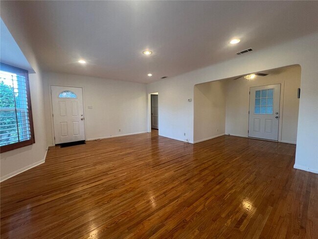 Foto del edificio - 10623 Olive St
