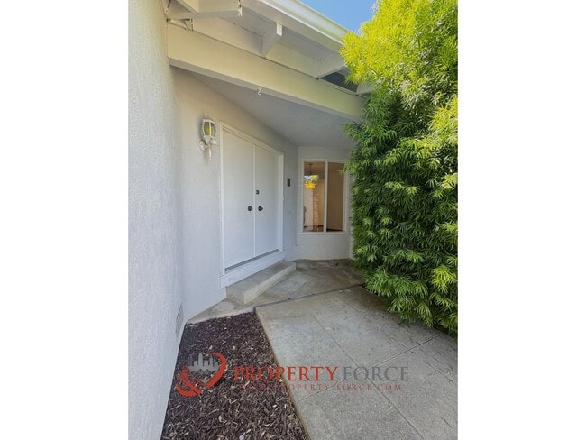 Building Photo - Bright Foster City 4Bed 2Bath Home with Hardwood Floors and Private Yard - OFFERED BY PROPERTY FO...
