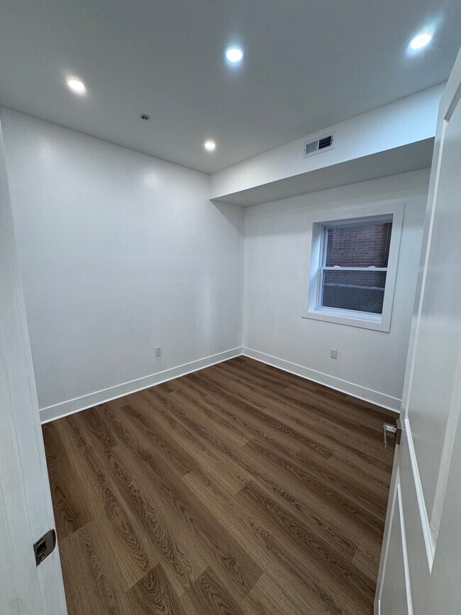 Foto del edificio - 647 N 16th St