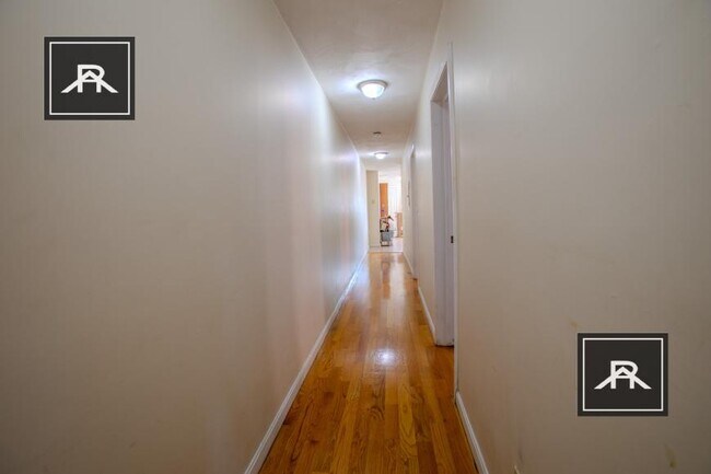 Building Photo - 3 bedroom in Brookline MA 02135