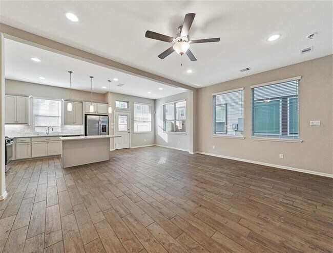 Foto del edificio - 5531 Purple Meadow Ln