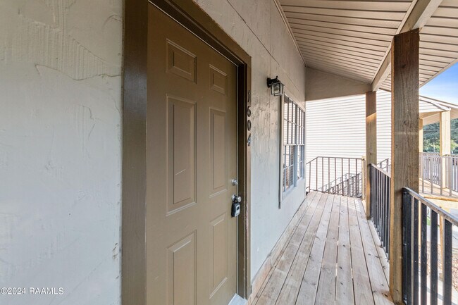 Building Photo - 300 Lozes Ave