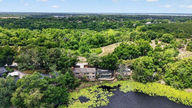 Foto del edificio - Available Now! Waterfront Living at Its Best – Pool, Decks & Gated Privacy