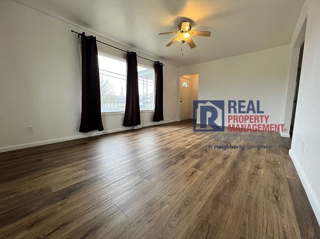 Building Photo - 4 bedroom 2 bath - 1 Car Detached Garage - Small dog negotiable