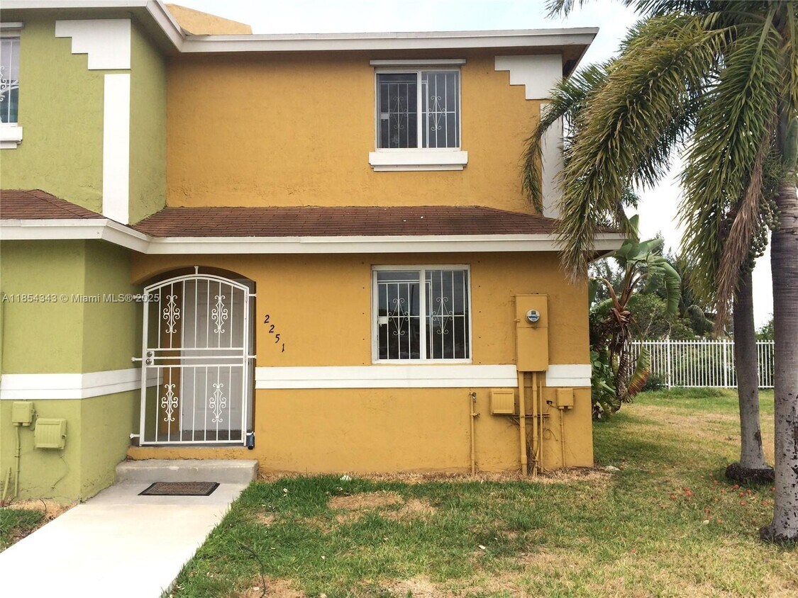 Foto principal - 2251 NW 136th Ter