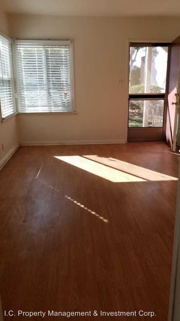 Foto del edificio - 2421 W Main St