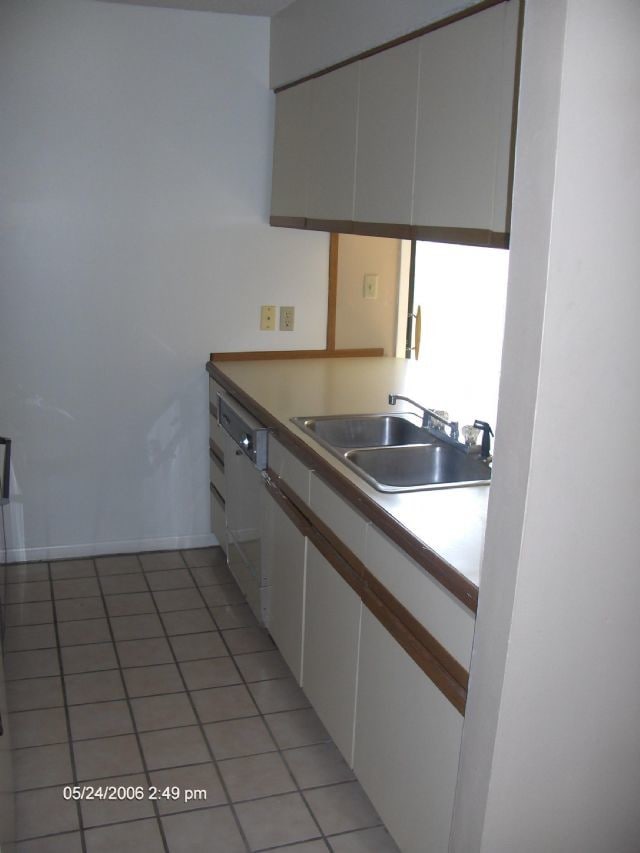 Building Photo - Seclusion and Convenience