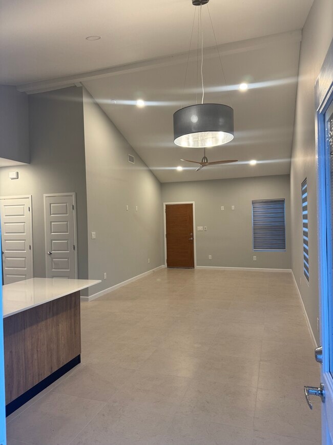 Building Photo - 608 Oriole Rd