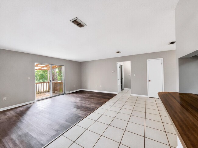 Building Photo - 50 Laurie Dr NE