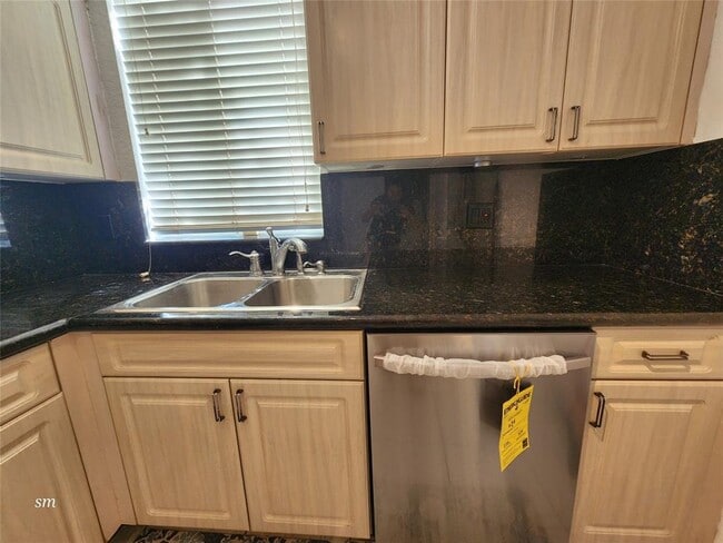 Building Photo - 119 Hidden Court Rd