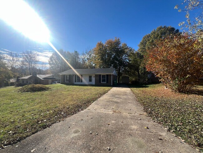 Foto del edificio - Fully Renovated 3BR Brick Ranch on Cul-De-Sac