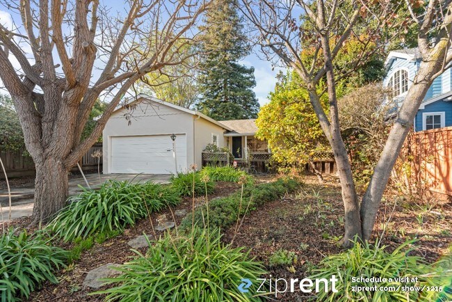 Building Photo - 711 Regal Ct