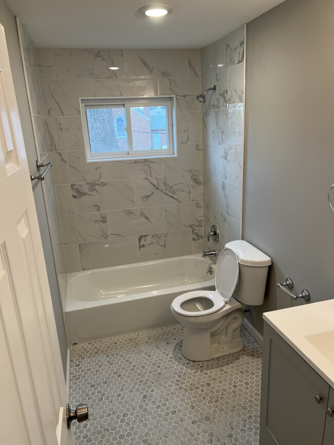 2BD/1BTH Bathroom - The State