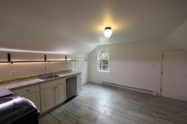 Building Photo - 6 Hammersley Ave