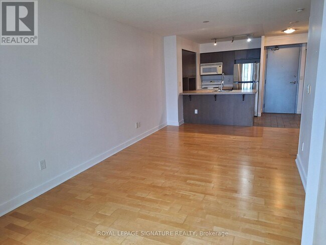 Photo du bâtiment - 255 Richmond St E