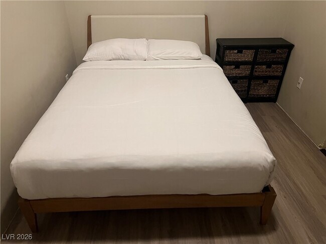 Building Photo - 353 E Bonneville Ave