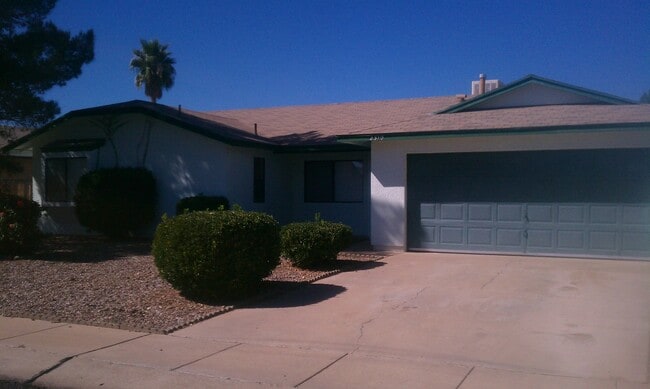 Building Photo - 2310 Primrose Dr