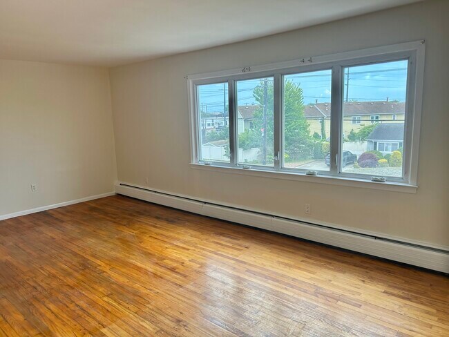 Foto del edificio - 564 Long Beach Rd