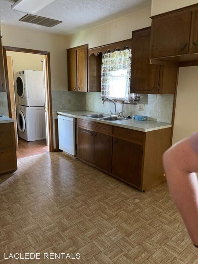 Foto del edificio - 3 br, 2 bath House - 107 Elm