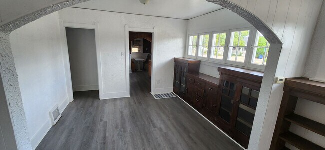 Foto del edificio - MOVE IN SPECIAL 1/2 OFF FIRST FULL MONTHS RENT.  ALL PROSPECTIVE TENANTS MUST SUBMIT A $58 NON-RE...