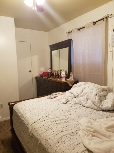 Bedroom fits large king size and has 2 window - 160 Glendale St