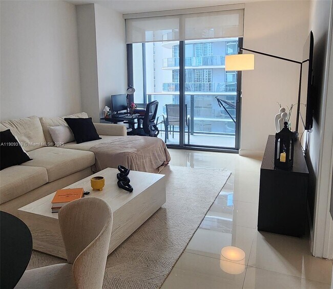 Foto del edificio - 45 SW 9th St