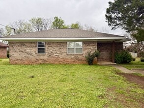 Building Photo - 1412 Moulton St E