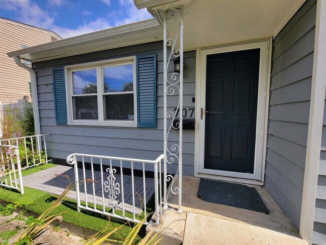 Foto del edificio - 3 br, 1 bath House - 707 Douglass Avenue