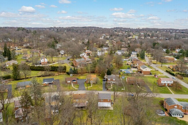 Building Photo - AVAILABLE JULY 1ST!!!! STUNNING 3 BEDROOM ...