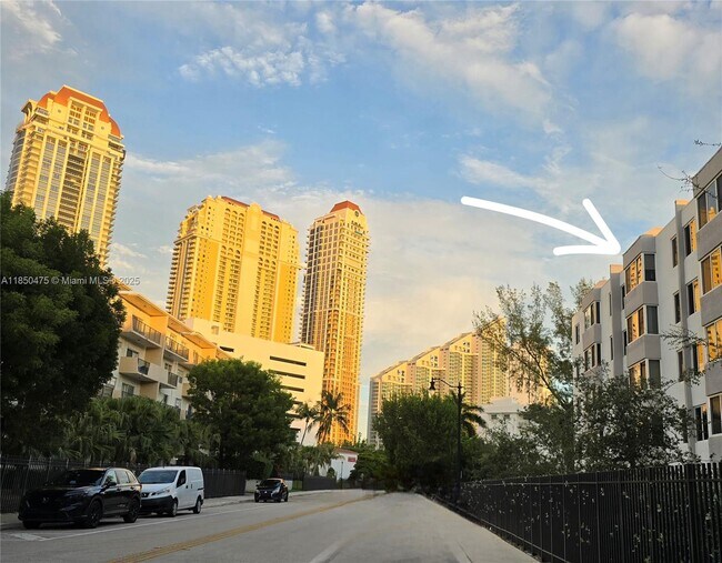 Foto del edificio - 250 180th Dr