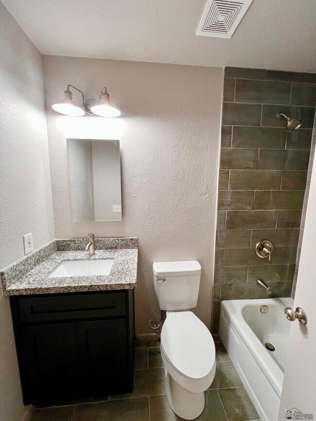 Foto del edificio - 4378 W 15th St