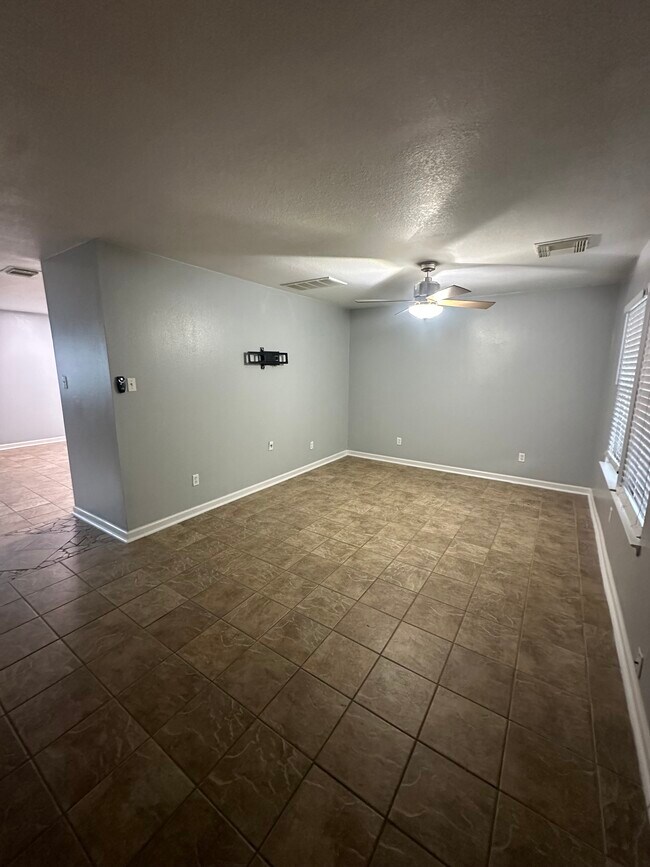 Foto del edificio - 6118 Elton Knolls St