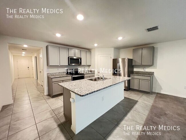 Foto del edificio - 4801 N Forest Ridge Blvd