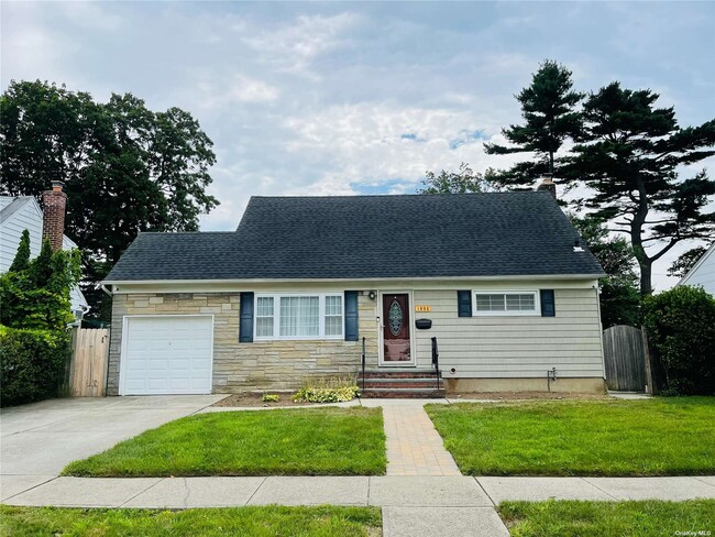 Building Photo - 1666 Meadow Ln