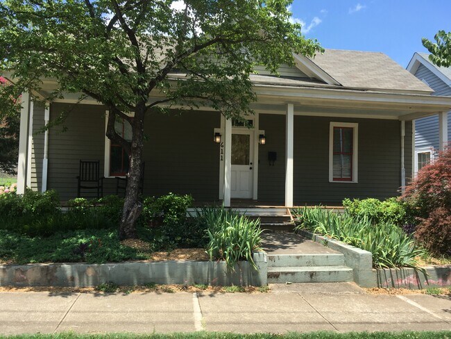 Building Photo - 611 E Martin St