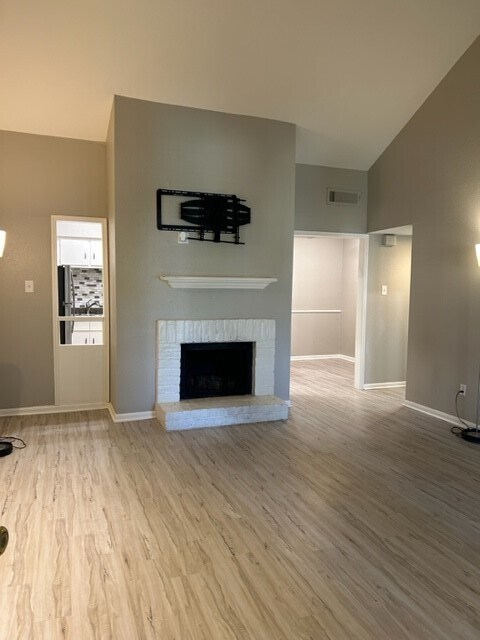 Foto del edificio - 2100 Tanglewilde St