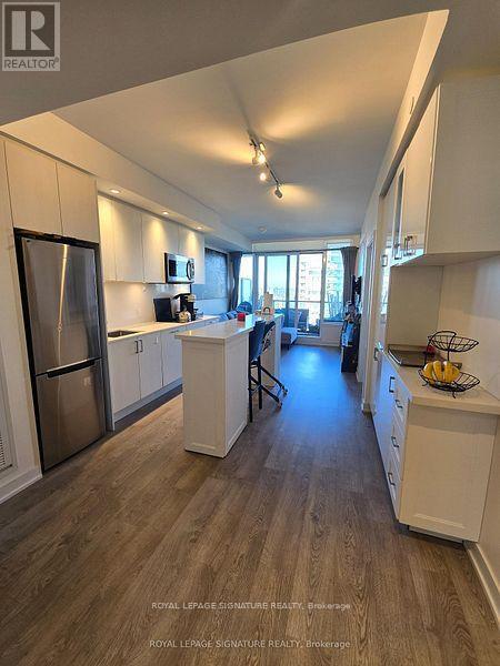 Building Photo - 1928 Lake Shore Blvd W