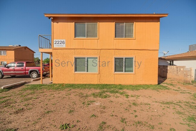 Foto del edificio - 2226 E Pueblo Ave