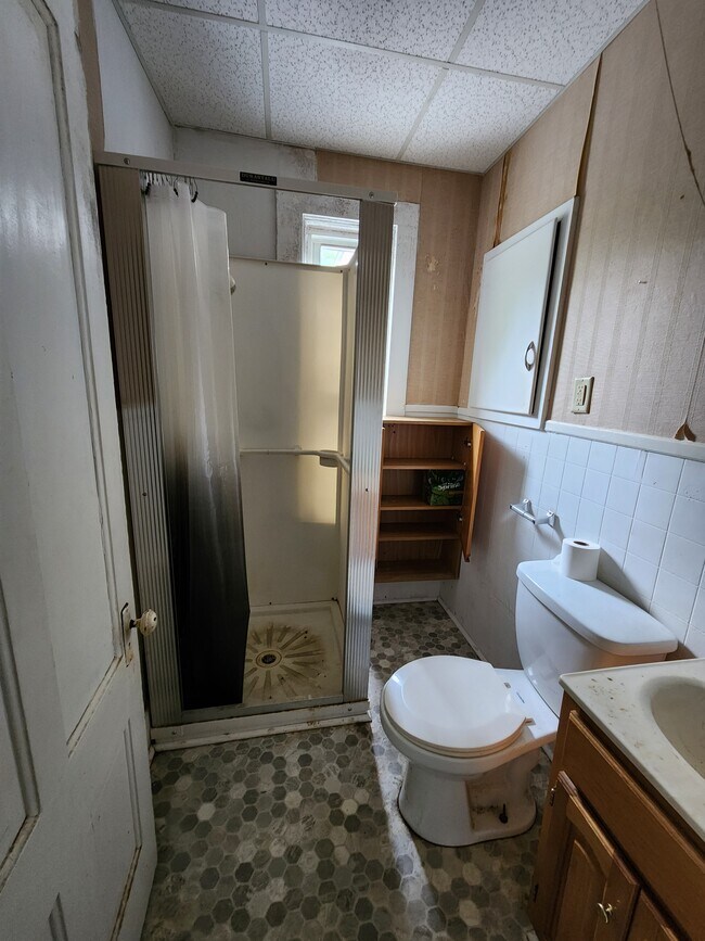 Baño - 109 High St