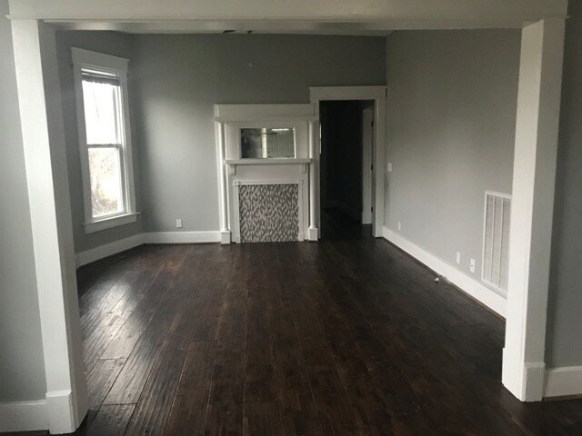 Building Photo - 313 N 15th St