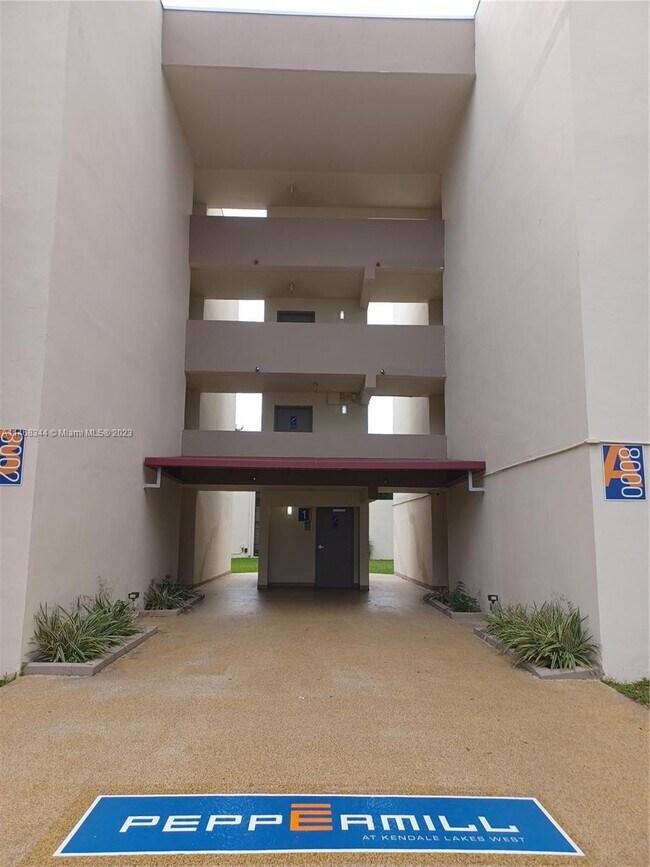 Foto del edificio - 8004 SW 149th Ave